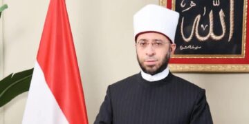 وزير الأوقاف يعزي السفير السعودي لدى القاهرة في وفاة والده