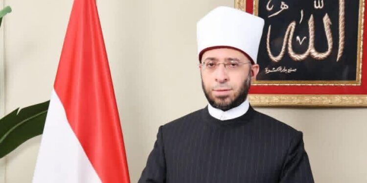 وزير الأوقاف يعزي السفير السعودي لدى القاهرة في وفاة والده