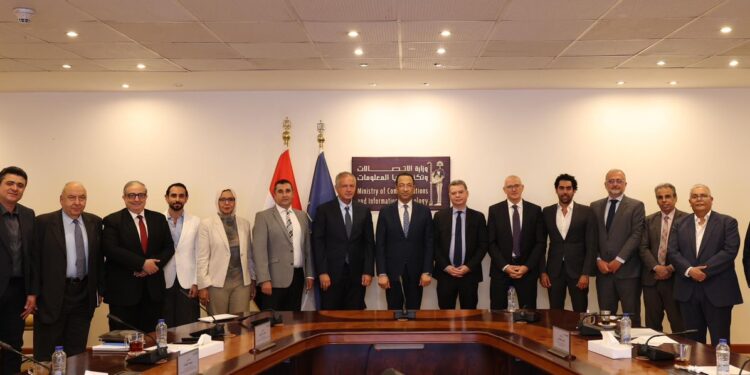 وزير الاتصالات يبحث مع غرفة صناعة التكنولوجيا والاتصالات تعزيز التعاون المشترك