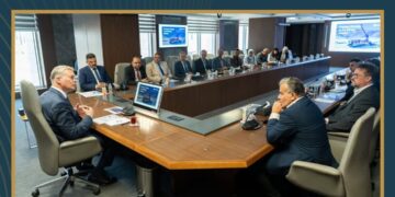 وزير البترول يبحث مع شركات عالمية رغبتها في الاستثمار بقطاع التعدين