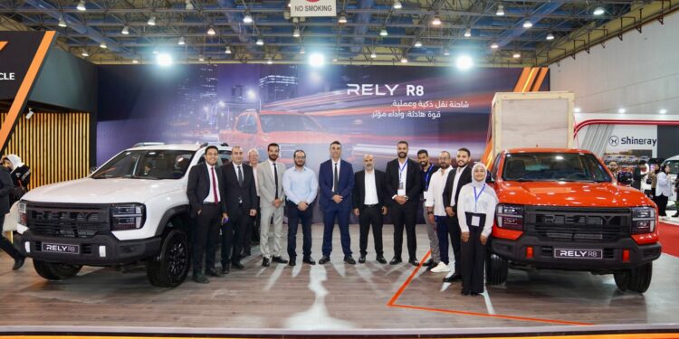 نور الدين الشريف تشارك بسيارة RELY R8 بمعرض الأهرام للنقل