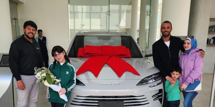 تسليم الدفعة الأولى من سيارة BYD Ti7