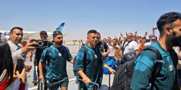 وزراء الطيران والشباب والصحة يستقبلون المنتخب الوطني بـ مطار العلمين