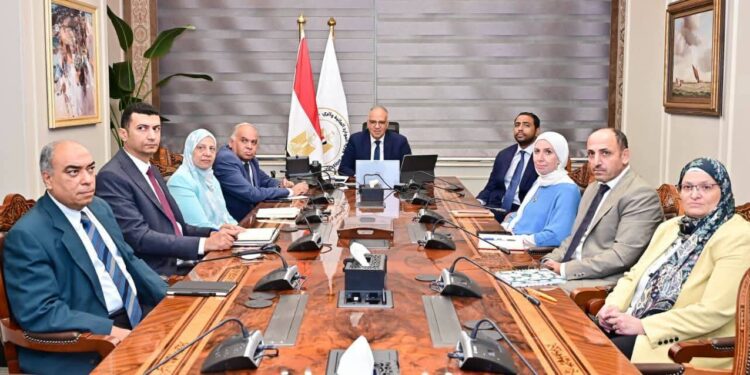 بحث الموقف التنفيذي لـ برنامج “إدارة مياه دلتا النيل”
