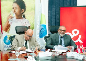 «إي آند» توقع بروتوكول مع القابضة لمياه الشرب لتعزيز البنية التحتية الرقمية