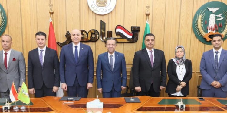 رئيس جامعة مدينة السادات يوقع بروتوكول مع محافظ المنوفية لتنفيذ برامج تدريبية