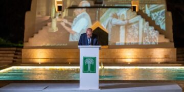 تكريم العالم المصري صالح لمعي وإصدار موسوعة توثق مسيرته في خدمة التراث