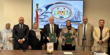 المصرية لنقل الكهرباء توقع عقد إنشاء خطوط هوائية لربط محطة محولات كيميت السخنة بالشبكة القومية