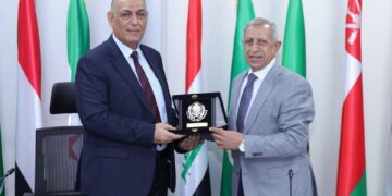 بحث التعاون المشترك بين الأكاديمية العربية وجامعة العراق