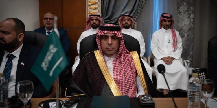مدير “الإنتربول السعودي” يناقش تعزيز التعاون في اجتماع قادة الشرطة بالقاهرة