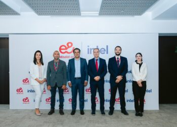 اتفاقية بين إي آند مصر وإنتل لتسهيل الوصول لبرامج التدريب على الذكاء الاصطناعي للمواطنين