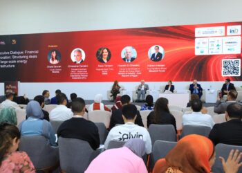 خبراء الطاقة : الشفافية وتوزيع المخاطر مفتاح جذب الاستثمارات