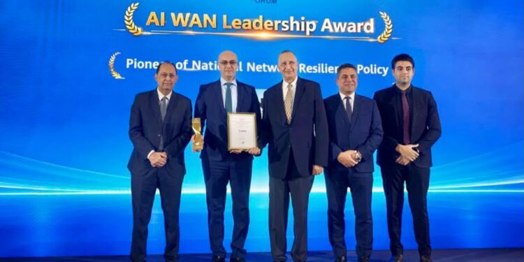 “تنظيم الاتصالات” يحصد جائزة دولية للريادة في تطوير البنية التحتية الرقمية وحماية الأطفال على الإنترنت